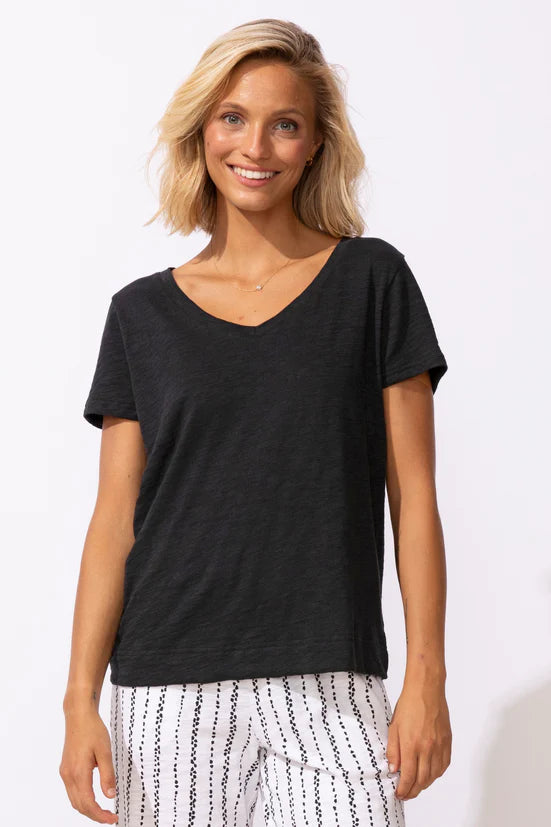 ESCAPE cotton v neck tee - Black