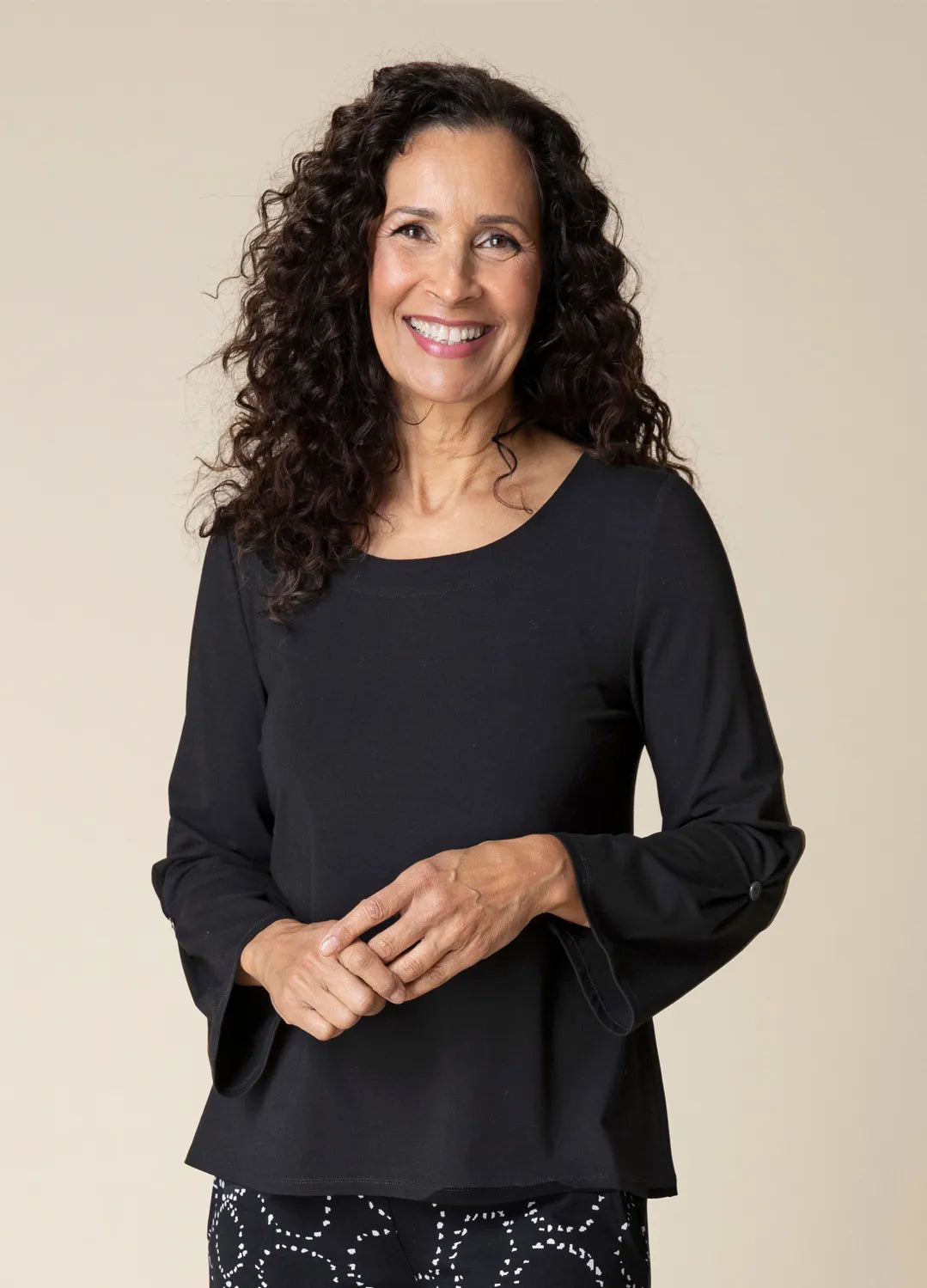 Travel Pleated Sleeve Tee- Black