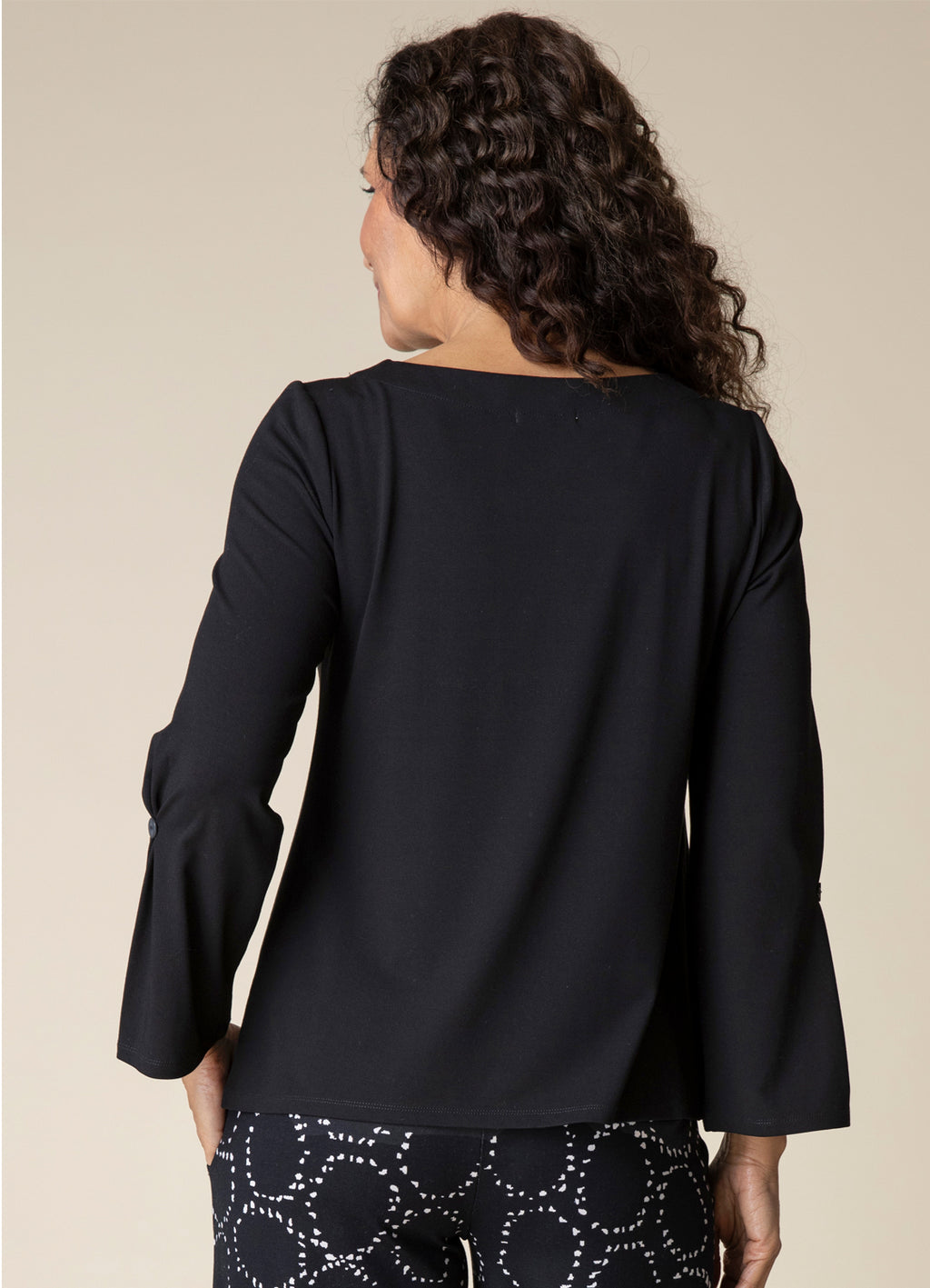 Travel Pleated Sleeve Tee- Black