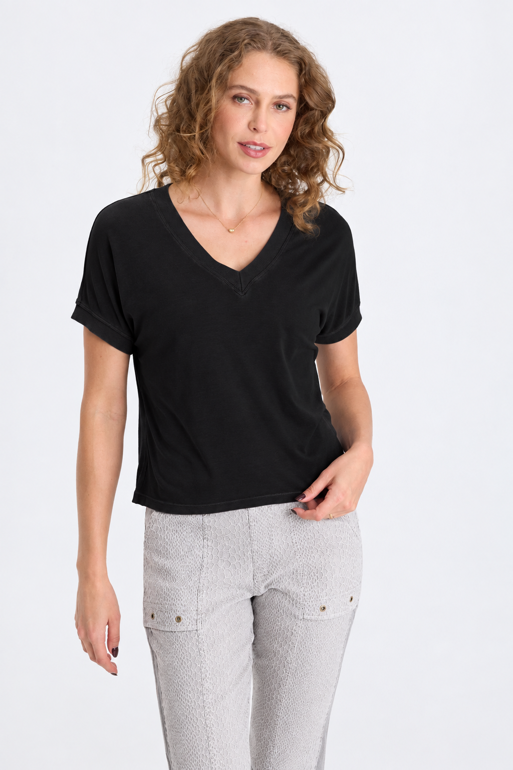 XCVI Sergius V-Neck Black